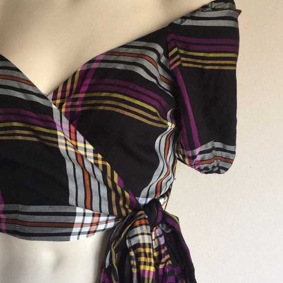 Off the shoulder crop top NWT - Picture 2 of 2